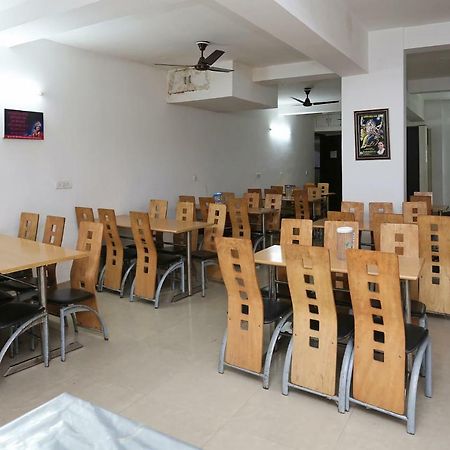 Oyo 13564 Near Prem Mandir Hotel Mathura Kültér fotó