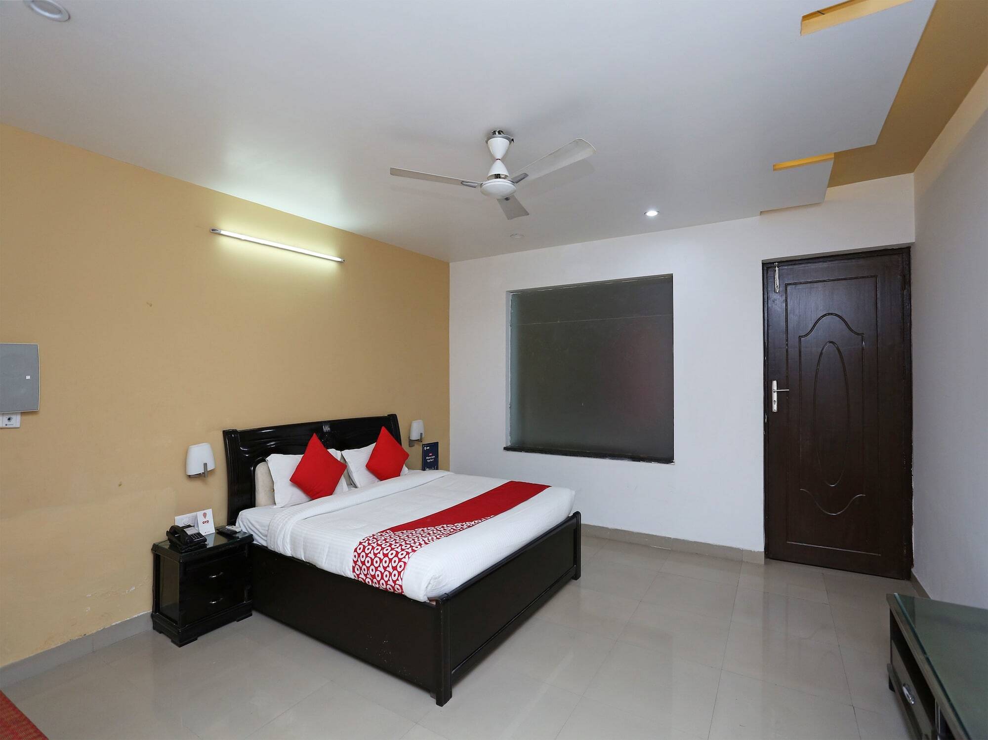 Oyo 13564 Near Prem Mandir Hotel Mathura Kültér fotó